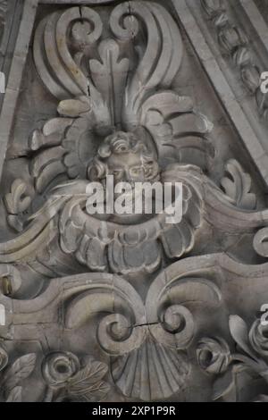 La chapelle des Jésuites est une église désaffectée au culte de style baroque se trouvant sur la Place du Saint-Sépulcre à Cambrai (Francia). Costruzione Foto Stock