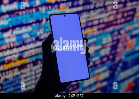 Paraguay. 3 agosto 2024. In questa immagine, il logo Qualcomm viene visualizzato sullo schermo di uno smartphone. (Foto di Jaque Silva/SOPA Images/Sipa USA) *** esclusivamente per notizie editoriali *** credito: SIPA USA/Alamy Live News Foto Stock