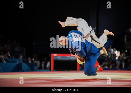 Parigi, Francia. 3 agosto 2024. Il francese Teddy Riner (blu) compete con Kim min-jong della Corea del Sud nell'incontro d'oro maschile di judo di 100 kg dei Giochi Olimpici di Parigi 2024 alla Champ-de-Mars Arena, a Parigi il 2 agosto 2024. Foto di Eliot Blondet/ABACAPRESS. COM credito: Abaca Press/Alamy Live News Foto Stock