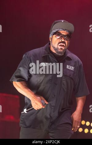 Oklahoma City, Stati Uniti. 2 agosto 2024. Ice Cube si esibisce al Legends of Hip Hop Tour presso l'Oklahoma City Zoo Amphitheatre di Oklahoma City, Oklahoma il 2 agosto 2024. (Foto di Jay Wiggins/Sipa USA) credito: SIPA USA/Alamy Live News Foto Stock