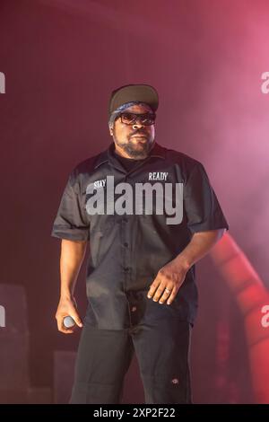 Oklahoma City, Stati Uniti. 2 agosto 2024. Ice Cube si esibisce al Legends of Hip Hop Tour presso l'Oklahoma City Zoo Amphitheatre di Oklahoma City, Oklahoma il 2 agosto 2024. (Foto di Jay Wiggins/Sipa USA) credito: SIPA USA/Alamy Live News Foto Stock