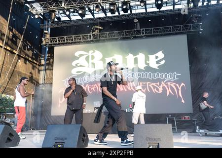 Bone Thugs N Harmony si esibisce al Legends of Hip Hop Tour presso l'Oklahoma City Zoo Amphitheatre di Oklahoma City, Oklahoma, il 2 agosto 2024. (Foto di Jay Wiggins/Sipa USA) Foto Stock