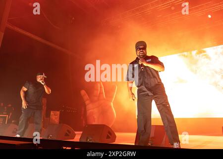 Oklahoma City, Stati Uniti. 2 agosto 2024. Ice Cube si esibisce al Legends of Hip Hop Tour presso l'Oklahoma City Zoo Amphitheatre di Oklahoma City, Oklahoma il 2 agosto 2024. (Foto di Jay Wiggins/Sipa USA) credito: SIPA USA/Alamy Live News Foto Stock