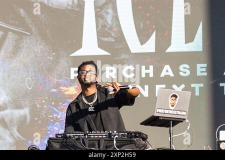 Oklahoma City, Stati Uniti. 2 agosto 2024. DJ WayneInDisThang si esibisce al Legends of Hip Hop Tour presso l'Oklahoma City Zoo Amphitheatre di Oklahoma City, Oklahoma, il 2 agosto 2024. (Foto di Jay Wiggins/Sipa USA) credito: SIPA USA/Alamy Live News Foto Stock