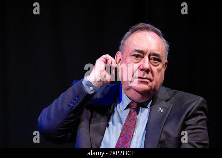 Edimburgo, Regno Unito. 3 agosto 2024 nella foto: Leader del Partito Alba, Alex Salmond. Durante l'intervista, ha affermato che la secessione unilaterale della Scozia dal Regno Unito potrebbe essere uno dei fuochi d'artificio nella scatola. Con Iain Dale ricoverato in ospedale, la serie All Talk di interviste al Fringe Festival di Edimburgo di quest'anno vede la partecipazione del presentatore ospite, Matthew Stadlen host della LBC. Crediti: Rich Dyson/Alamy Live News Foto Stock
