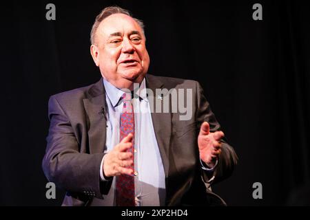 Edimburgo, Regno Unito. 3 agosto 2024 nella foto: Leader del Partito Alba, Alex Salmond. Durante l'intervista, ha affermato che la secessione unilaterale della Scozia dal Regno Unito potrebbe essere uno dei fuochi d'artificio nella scatola. Con Iain Dale ricoverato in ospedale, la serie All Talk di interviste al Fringe Festival di Edimburgo di quest'anno vede la partecipazione del presentatore ospite, Matthew Stadlen host della LBC. Crediti: Rich Dyson/Alamy Live News Foto Stock