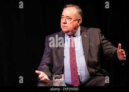 Edimburgo, Regno Unito. 3 agosto 2024 nella foto: Leader del Partito Alba, Alex Salmond. Durante l'intervista, ha affermato che la secessione unilaterale della Scozia dal Regno Unito potrebbe essere uno dei fuochi d'artificio nella scatola. Con Iain Dale ricoverato in ospedale, la serie All Talk di interviste al Fringe Festival di Edimburgo di quest'anno vede la partecipazione del presentatore ospite, Matthew Stadlen host della LBC. Crediti: Rich Dyson/Alamy Live News Foto Stock