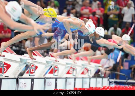 Parigi, Francia. 3 agosto 2024. Katarzyna Wasick (3° L) della Polonia gareggia durante i 50 m di freestyle femminile di nuoto ai Giochi Olimpici di Parigi 2024 a Parigi, Francia, il 3 agosto 2024. Crediti: Xue Yuge/Xinhua/Alamy Live News Foto Stock