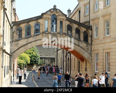 Hertford Bridge Oxford, conosciuto popolarmente come il Ponte dei Sospiri Foto Stock