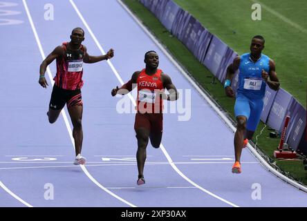 Parigi, Francia. 3 agosto 2024. Kishane Thompson della Giamaica partecipa alla gara di qualificazione maschile dei 100 m alla competizione di atletica leggera delle Olimpiadi estive 2024 allo Stade de France, a Parigi, in Francia, sabato 3 agosto, 2024. foto di Maya Vidon-White/UPI credito: UPI/Alamy Live News Foto Stock