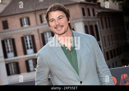 Roma, Italia. 2 agosto 2024. ROMA, ITALIA - 2 AGOSTO: L'attore Josh Hartnett, regista M. Night Shyamalan, partecipa al servizio fotografico di Roma "Trap" al Cinema Barberini il 2 agosto 2024 a Roma, Italia. Credito: dpa/Alamy Live News Foto Stock