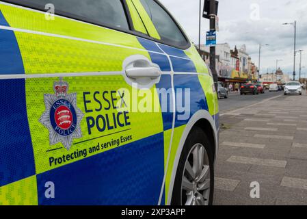 Southend on Sea, Essex, Regno Unito. 3 agosto 2024. Un ordine di dispersione e l’autorità di cui alla sezione 60 sono in corso di attuazione a Southend a seguito dei timori di un ripetuto evento dirompente TikTok «Southend Motive» che ha visto persone con grandi coltelli correre intorno al lungomare e a High Street. L'ordine di dispersione è in vigore dalle 14:00 di oggi fino alle 14:00 di domenica (4 agosto) e la sezione 60 dalle 15:00 per 24 ore. La polizia si è posizionata lungo il lungomare Foto Stock