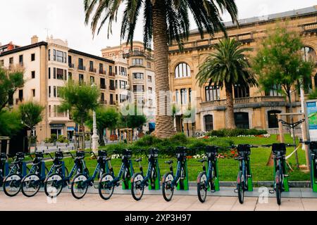 San Sebastián, Spagna - 1 settembre 2023 - Municipio di San Sebastián, sul lungomare della città. Foto di alta qualità Foto Stock