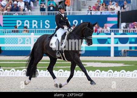 Versailles, Francia. 3 agosto 2024. VERSAILLES, FRANCIA - 3 AGOSTO: Isabaell Werth della Germania gareggia nel Dressage della squadra Eventing durante l'8° giorno dei Giochi Equestri - Olimpici di Parigi 2024 al Castello di Versailles il 3 agosto 2024 a Versailles, Francia. (Foto di Andre Weening/Orange Pictures) credito: Orange Pics BV/Alamy Live News Foto Stock