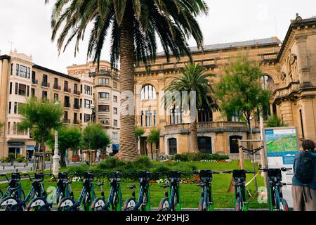 San Sebastián, Spagna - 1 settembre 2023 - Municipio di San Sebastián, sul lungomare della città. Foto di alta qualità Foto Stock