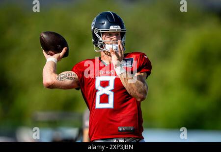 Nashville, Tennessee, Stati Uniti. 3 agosto 2024. Il quarterback dei Tennessee Titans (8) Will Levis partecipa a un'esercitazione durante il training camp all'Ascension Saint Thomas Sports Park. (Credit Image: © Camden Hall/ZUMA Press Wire) SOLO PER USO EDITORIALE! Non per USO commerciale! Foto Stock