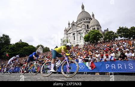 Parigi, Francia. 3 agosto 2024. La Basilica del Sacro cuore, raffigurata durante la gara maschile su strada ai Giochi Olimpici di Parigi 2024, sabato 03 agosto 2024 a Parigi, Francia. I Giochi della XXXIII Olimpiade si svolgono a Parigi dal 26 luglio all'11 agosto. La delegazione belga conta 165 atleti in 21 sport. BELGA PHOTO JASPER JACOBS credito: Belga News Agency/Alamy Live News Foto Stock