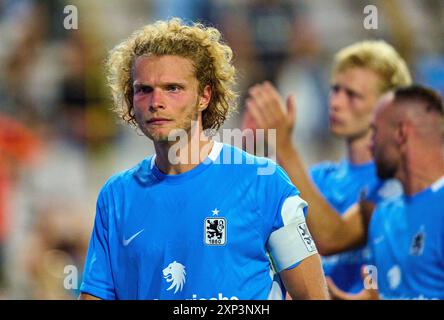 Monaco, Germania. 2 agosto 2024. Jesper Verlaat, TSV1860 Nr.4 al 3.Liga Match TSV 1860 Muenchen - 1. FC Saarbruecken 0-1 nello Stadion an der Gruenwalder Strasse al 2 agosto 2024 a Monaco, Germania. Stagione 2024/2025, 3.German Soccer League fotografo: ddp Images/STAR-Images crediti: ddp media GmbH/Alamy Live News Foto Stock