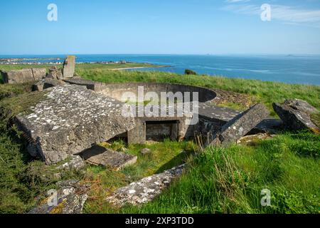 I resti di un deposito di cannoni in cemento sopra il Firth of Forth a Elie e Earlsferry Fife scozia parte delle difese costiere della seconda guerra mondiale Foto Stock