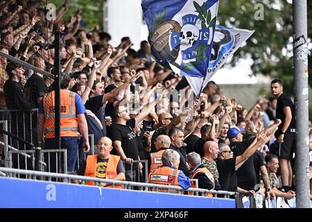 Lovanio, Belgio. 3 agosto 2024. I tifosi di Genk nella foto durante una partita di calcio tra OH Leuven e KRC Genk, sabato 03 agosto 2024 a Lovanio, il giorno 2 della stagione 2024-2025 della "Jupiler Pro League" prima divisione del campionato belga. BELGA FOTO JOHAN EYCKENS credito: Belga News Agency/Alamy Live News Foto Stock