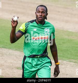 Birmingham, Regno Unito. 3 agosto 2024. Jofra Archer durante il Hundred match tra Birmingham Phoenix e Southern Brave all'Edgbaston Cricket Ground, Birmingham, Inghilterra, il 3 agosto 2024. Foto di Stuart Leggett. Solo per uso editoriale, licenza richiesta per uso commerciale. Non utilizzare in scommesse, giochi o pubblicazioni di singoli club/campionato/giocatori. Crediti: UK Sports Pics Ltd/Alamy Live News Foto Stock