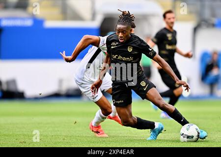 Lovanio, Belgio. 3 agosto 2024. Joris Kayembe di Genk combatte per il pallone durante una partita di calcio tra OH Leuven e KRC Genk, sabato 03 agosto 2024 a Lovanio, il giorno 2 della stagione 2024-2025 della "Jupiler Pro League" prima divisione del campionato belga. BELGA FOTO JOHAN EYCKENS credito: Belga News Agency/Alamy Live News Foto Stock