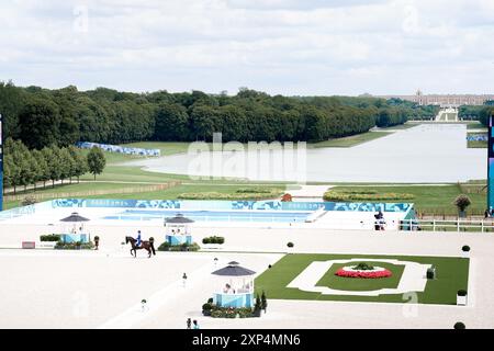 Parigi, Francia. 3 agosto 2024. Vista generale la finale del Dressage Team equestre durante i Giochi Olimpici di Parigi 2024 a Château de Versailles, Francia, il 3 agosto 2024. Foto di Julien Poupart/ABACAPRESS. COM credito: Abaca Press/Alamy Live News Foto Stock