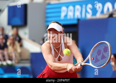 Zagabria, Croazia. 3 agosto 2024. PARIGI, FRANCIA - 3 AGOSTO: Donna Vekic di Croazia in azione durante la finale di Tennis Women's Singles contro il cinese Qinwen Zheng l'ottavo giorno dei Giochi Olimpici di Parigi 2024 al Roland Garros il 3 agosto 2024 a Parigi, Francia. Foto: Igor Kralj/PIXSELL credito: Pixsell/Alamy Live News Foto Stock