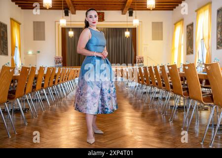 Meitingen, Baviera, Germania - 3 agosto 2024: Gabrielle Mailbeck presidente locale del partito AFD - alternativa per la Germania nel distretto di Meitingen ad Augusta in Baviera *** Gabrielle Mailbeck Ortsvorsitzende der Partei AFD - alternativa für Deutschland a Meitingen Landkreis Augsburg a Bayern Foto Stock