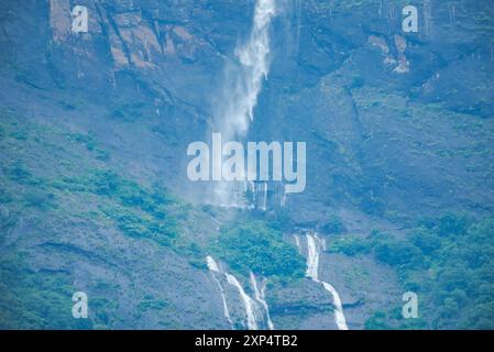 Vista ravvicinata delle cascate di Seetharkundu da Kollengode - Kerala Tourism Foto Stock