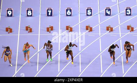 Parigi, Francia. 3 agosto 2024. SHa'Carri Richardson (3° L) degli Stati Uniti e Julien Alfred (3° R) di Saint Lucia competono durante la semifinale femminile di atletica leggera dei 100 m ai Giochi Olimpici di Parigi 2024 a Parigi, Francia, 3 agosto 2024. Crediti: Li Jing/Xinhua/Alamy Live News Foto Stock