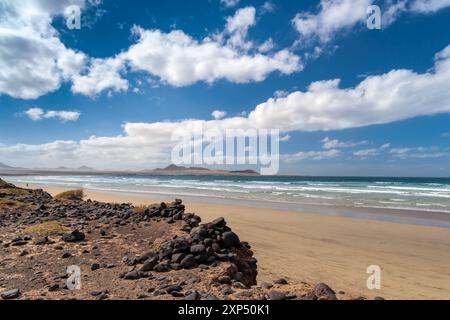 Paesaggio e spiagge vicino a Famara resort, Lanzarote, Isole Canarie, Spagna Foto Stock