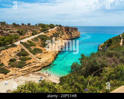 Cala Antena a Cales de Mallorca - pittoresca insenatura di Maiorca, Isole Baleari, Spagna Foto Stock