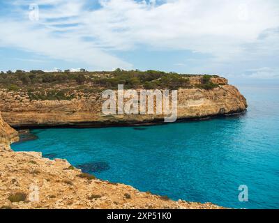 Cala Antena a Cales de Mallorca - pittoresca insenatura di Maiorca, Isole Baleari, Spagna Foto Stock