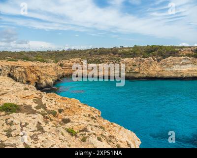 Cala Antena a Cales de Mallorca - pittoresca insenatura di Maiorca, Isole Baleari, Spagna Foto Stock