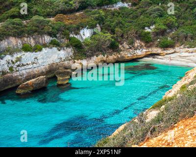 Cala Antena a Cales de Mallorca - pittoresca insenatura di Maiorca, Isole Baleari, Spagna Foto Stock