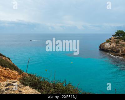 Cala Antena a Cales de Mallorca - pittoresca insenatura di Maiorca, Isole Baleari, Spagna Foto Stock