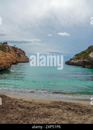 Cala Antena a Cales de Mallorca - pittoresca insenatura di Maiorca, Isole Baleari, Spagna Foto Stock