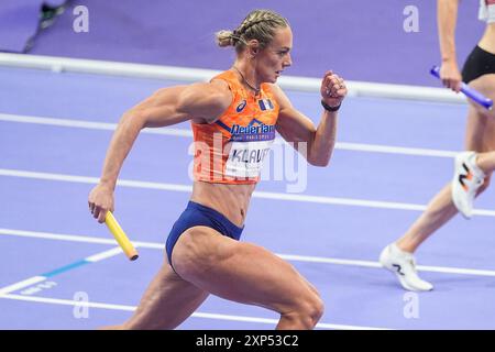 Parigi, Francia. 3 agosto 2024. PARIGI, FRANCIA - 3 AGOSTO: Lieke Klaver dei Paesi Bassi gareggia nella finale mista 4x400 m durante l'8° giorno di atletica leggera - Giochi Olimpici di Parigi 2024 allo Stade de France il 3 agosto 2024 a Parigi, Francia. (Foto di Andre Weening/Orange Pictures) credito: Orange Pics BV/Alamy Live News Foto Stock