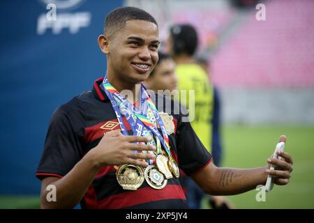 Recife, Brasile. 3 agosto 2024. PE - RECIFE - 03/08/2024 - PERNAMBUCANO SUB-20 2024, RETRO x SPORT - i giocatori sportivi celebrano il titolo di Pernambucano Under 20 campione del 2024, all'Arena de Pernambuco, dopo la finale contro retro. Foto: Marlon Costa/AGIF credito: AGIF/Alamy Live News Foto Stock