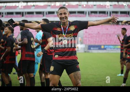 Recife, Brasile. 3 agosto 2024. PE - RECIFE - 03/08/2024 - PERNAMBUCANO SUB-20 2024, RETRO x SPORT - i giocatori sportivi celebrano il titolo di Pernambucano Under 20 campione del 2024, all'Arena de Pernambuco, dopo la finale contro retro. Foto: Marlon Costa/AGIF credito: AGIF/Alamy Live News Foto Stock