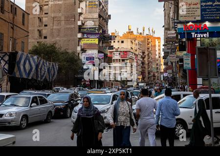 Asyut (Assiut), centro città vicino alla stazione ferroviaria, sponda occidentale del Nilo, Asyut, Egitto, Nord Africa, Africa Foto Stock