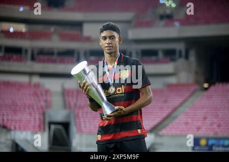 Recife, Brasile. 3 agosto 2024. PE - RECIFE - 03/08/2024 - PERNAMBUCANO SUB-20 2024, RETRO x SPORT - i giocatori sportivi celebrano il titolo di Pernambucano Under 20 campione del 2024, all'Arena de Pernambuco, dopo la finale contro retro. Foto: Marlon Costa/AGIF (foto di Marlon Costa/AGIF/Sipa USA) credito: SIPA USA/Alamy Live News Foto Stock