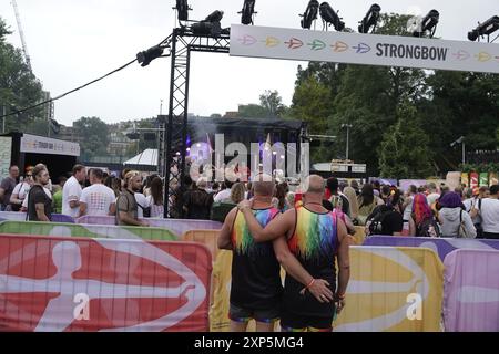 Brighton, Regno Unito. 3 agosto 2024. Brighton, West Sussex, Regno Unito - sabato 3 agosto 2024 scene d'atmosfera al 'Fabuloso' l'annuale festival LBGTQ che si tiene a Preston Park, Brighton, Regno Unito Credit: Motofoto/Alamy Live News Foto Stock