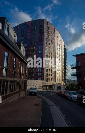 Echo Central One visto da Ellerby Lane, Leeds, West Yorkshire, Inghilterra, Regno Unito Foto Stock