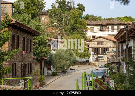 Birgi, Odemis, Smirne Turchia 10 luglio 2024: Lo storico villaggio di Birgi, famoso per le sue case architettoniche Selgiuchide e ottomane, è sul mondo dell'UNESCO Foto Stock