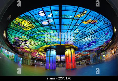 La cupola della luce, stazione MRT di Formosa Boulevard, Kaohsiung, Taiwan Foto Stock