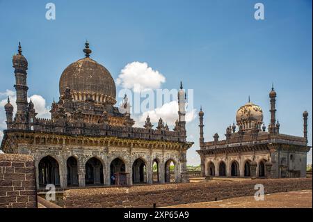 06 04 2008 Vintage Old Heritage Architecture Ibrahim Rauza, un mausoleo moghul che ha parzialmente ispirato il Taj Mahal. Bijapur, India Asia. Foto Stock