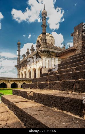 06 04 2008 Vintage Old Heritage Architecture Ibrahim Rauza, un mausoleo moghul che ha parzialmente ispirato il Taj Mahal. Bijapur, India Asia. Foto Stock