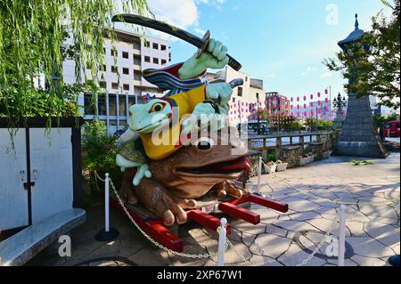 Sculture di rana a Nawate Dori o Frog Street, Ancient Street a Matsumoto City, Nagano, Giappone Foto Stock